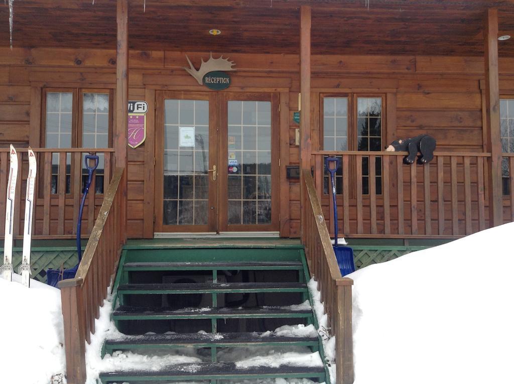 Aux Berges Du St-Maurice Hotel Saint-Jean-des Piles Kültér fotó