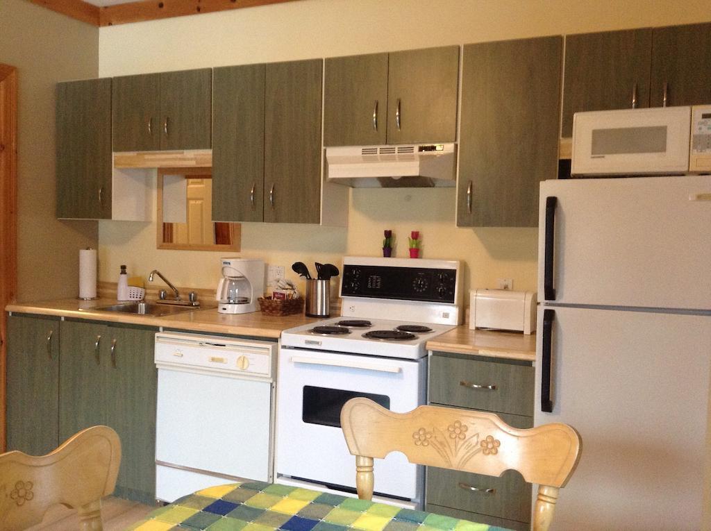 Aux Berges Du St-Maurice Hotel Saint-Jean-des Piles Szoba fotó