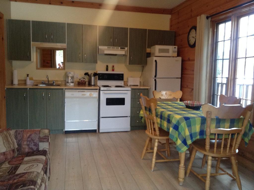 Aux Berges Du St-Maurice Hotel Saint-Jean-des Piles Szoba fotó